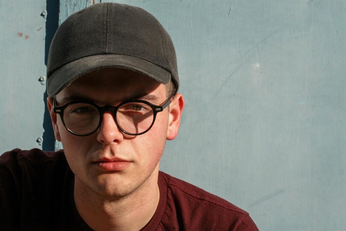 Eyewear is one of the few accessories you use every single day—it’s on your face in meetings, on commutes, in photos, and during hours of screen time. That’s why DIFF Eyewear has built such a loyal following: the brand blends on-trend, designer-inspired styling with a clear social-impact mission—making “good-looking” feel even better.
