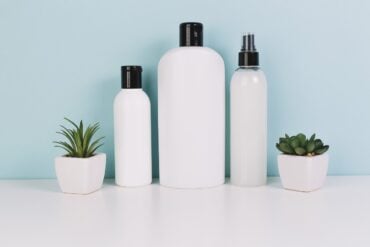 Let’s be honest. Most guys don’t want a 12-step skincare routine. You don’t want a shelf full of glass bottles. You don’t want to “layer essences.” You just don’t want to look 35 when you’re 27. That’s it. And here’s the truth: looking older than you are usually isn’t about genetics. It’s about neglect. Dry skin. Sun damage. Razor irritation. Late nights. No routine. The good news? You don’t need complicated. You need consistent. This is the skincare routine built for men who keep it simple and still want to look sharp.