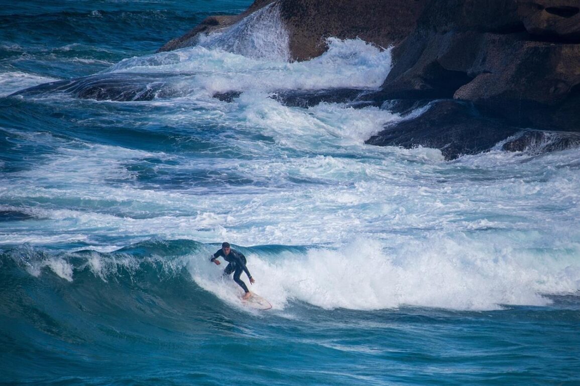 Rip Curl isn’t just a surf label—it’s a global symbol of adventure, performance, and ocean culture. Founded in 1969 by surfing friends Brian Singer and Doug “Claw” Warbrick, Rip Curl grew from the Australian surf scene into one of the world’s most recognized surf and snow brands, driven by a single idea: “The Search.”